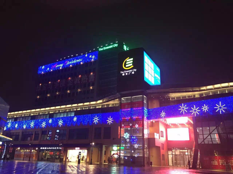 玻璃露台绿宝广场创意灯光设计